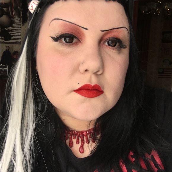 Meet your Posher, Amanda - Picture 3 of 6